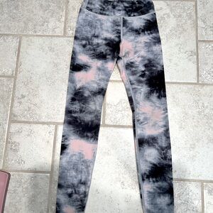 Athleta Girl printed Chit Chat tight. Size 7